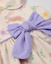 Conjunto blusa con estampado de flores, conejitos, con moño lila y leggins blanco para bebé niña