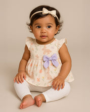 Conjunto blusa con estampado de flores, conejitos, con moño lila y leggins blanco para bebé niña
