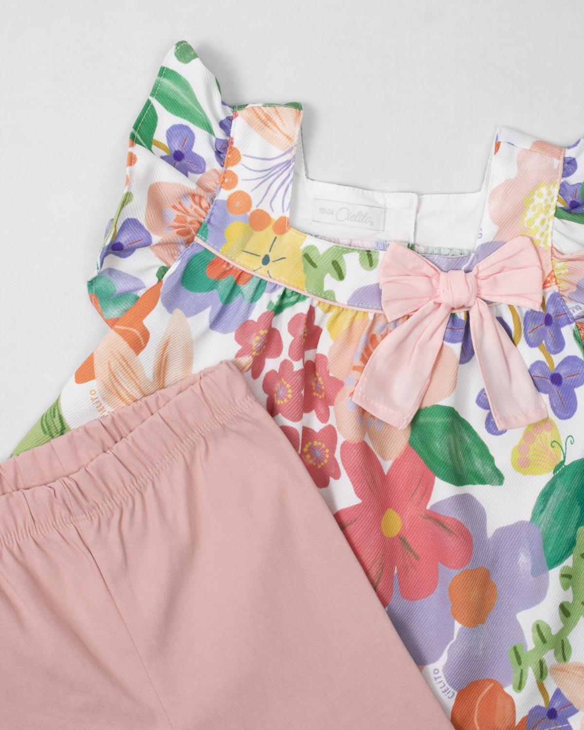 Conjunto blusa con estampado de flores de mangas con boleros, moñito rosa y leggins para bebé niña