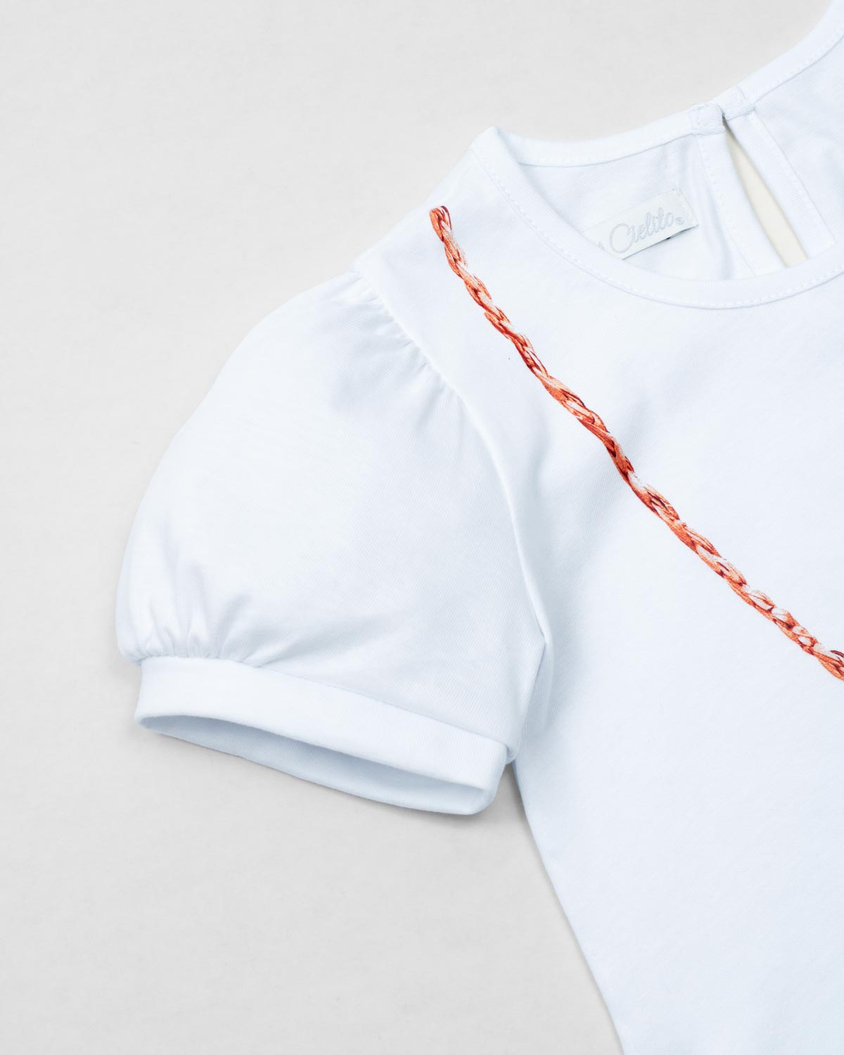 Conjunto blusa blanca con bolsito estampado y leggins rosa con moñitos para bebé niña