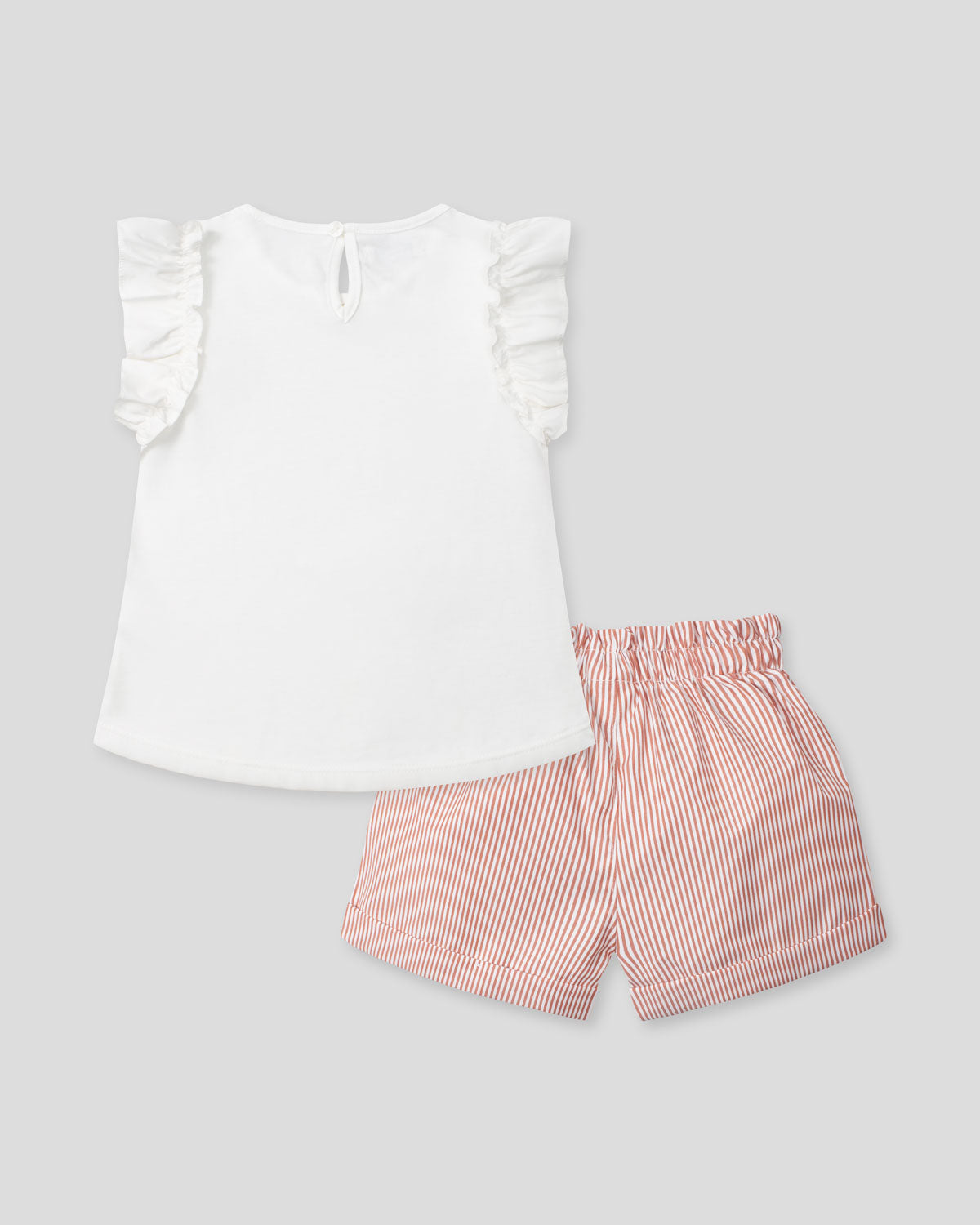 Conjunto blusa blanca con estampado de jirafas y short de líneas naranja para bebé niña