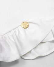 Conjunto blusa blanca sin mangas con aplique de flor y short lila para bebé niña