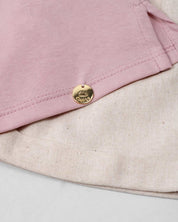 Conjunto blusa rosa con estampado de flor y short en lino para bebé niña