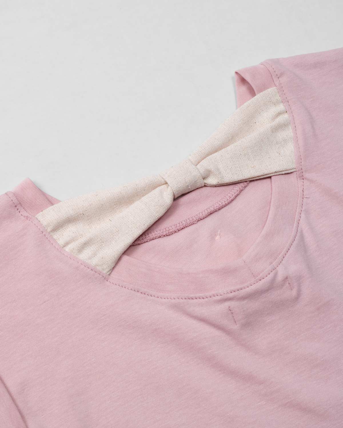 Conjunto blusa rosa con estampado de flor y short en lino para bebé niña