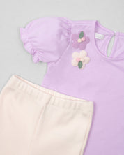 Conjunto camiseta lila con florecitas y leggins en rib para bebé niña