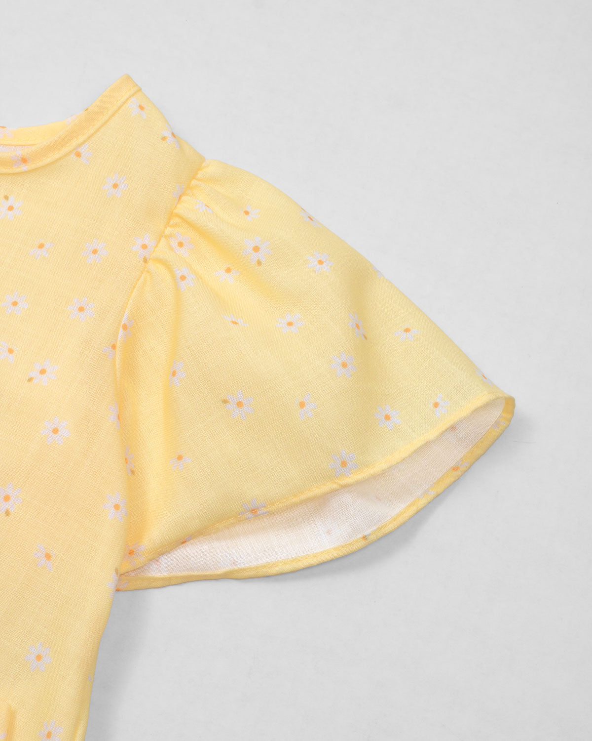 Conjunto blusa amarilla con estampado de flores, moño y short azul para bebé niña