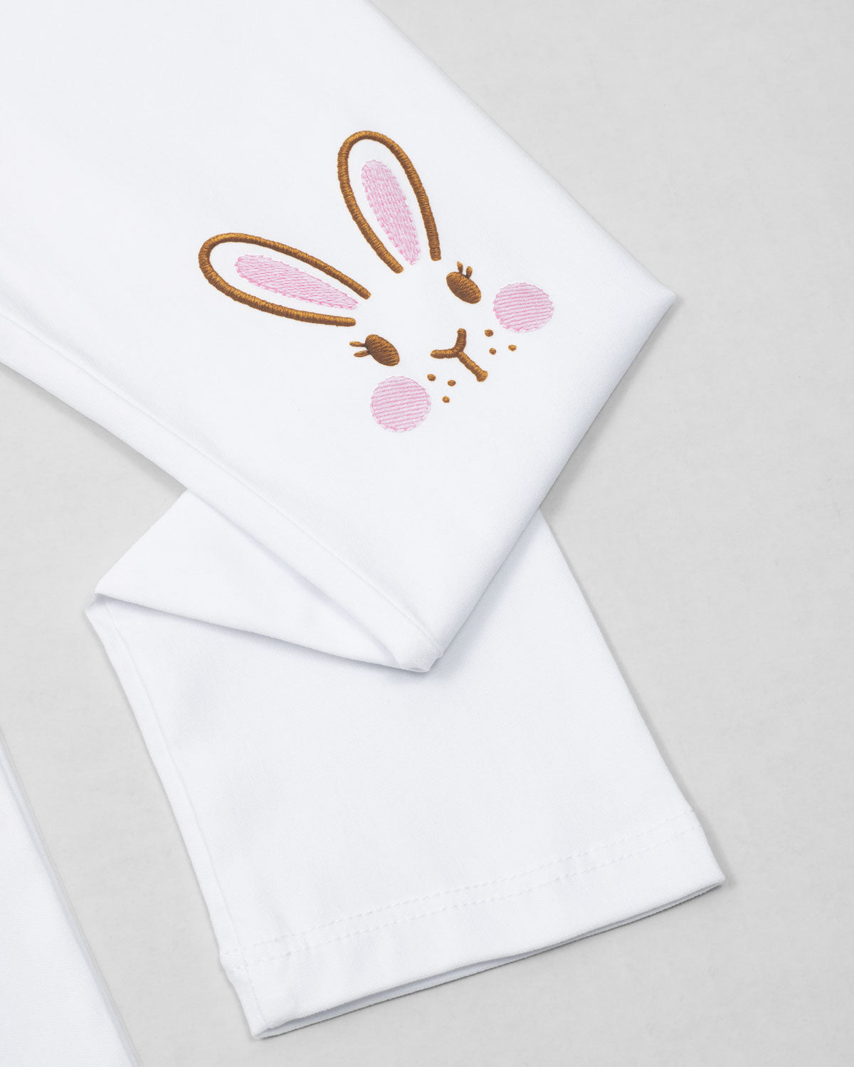 Conjunto blusa rosa con estampado de líneas y leggins con conejitos para bebé niña