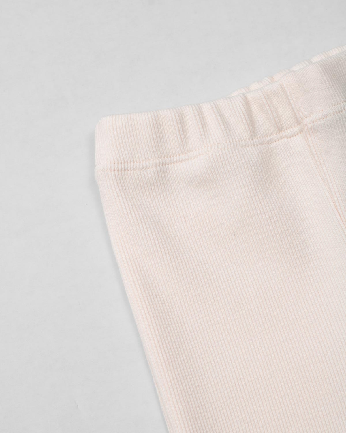 Conjunto blusa rosa con encaje de florecitas y leggins en rib para bebé niña