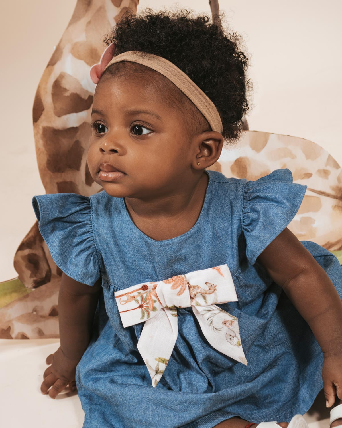 Vestido body en chambray azul de mangas con boleros y moño estampado para bebé niña