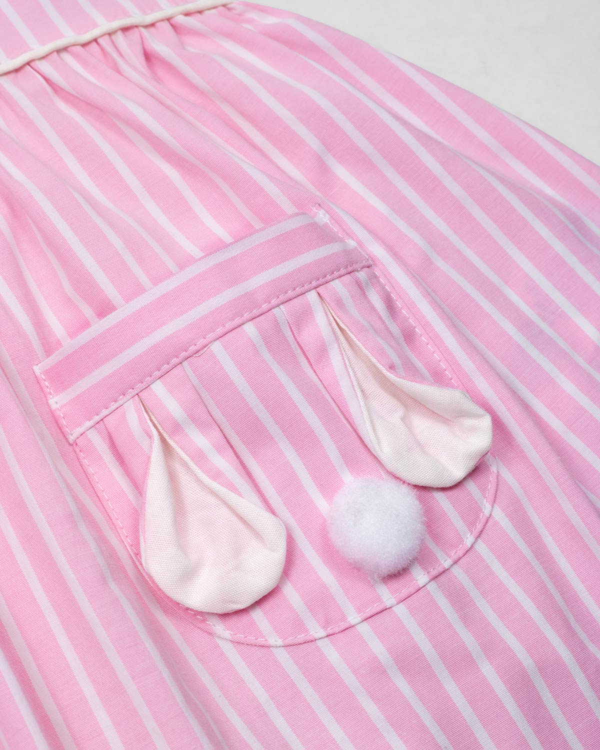 Vestido body rosa con estampado de líneas y bolsillos de conejito para bebé niña