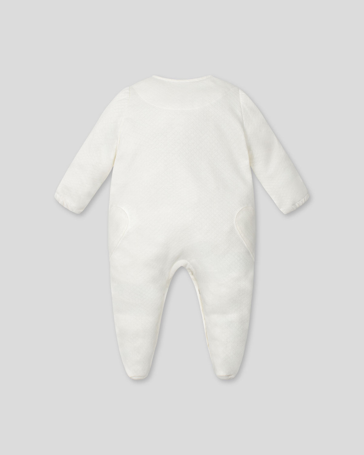 Pijamas enteriza blanca crema con botones y corazones en los costados para bebé niña