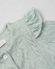 Pijama enteriza en tela tejida verde con botones y boleritos en hombro para bebé niña