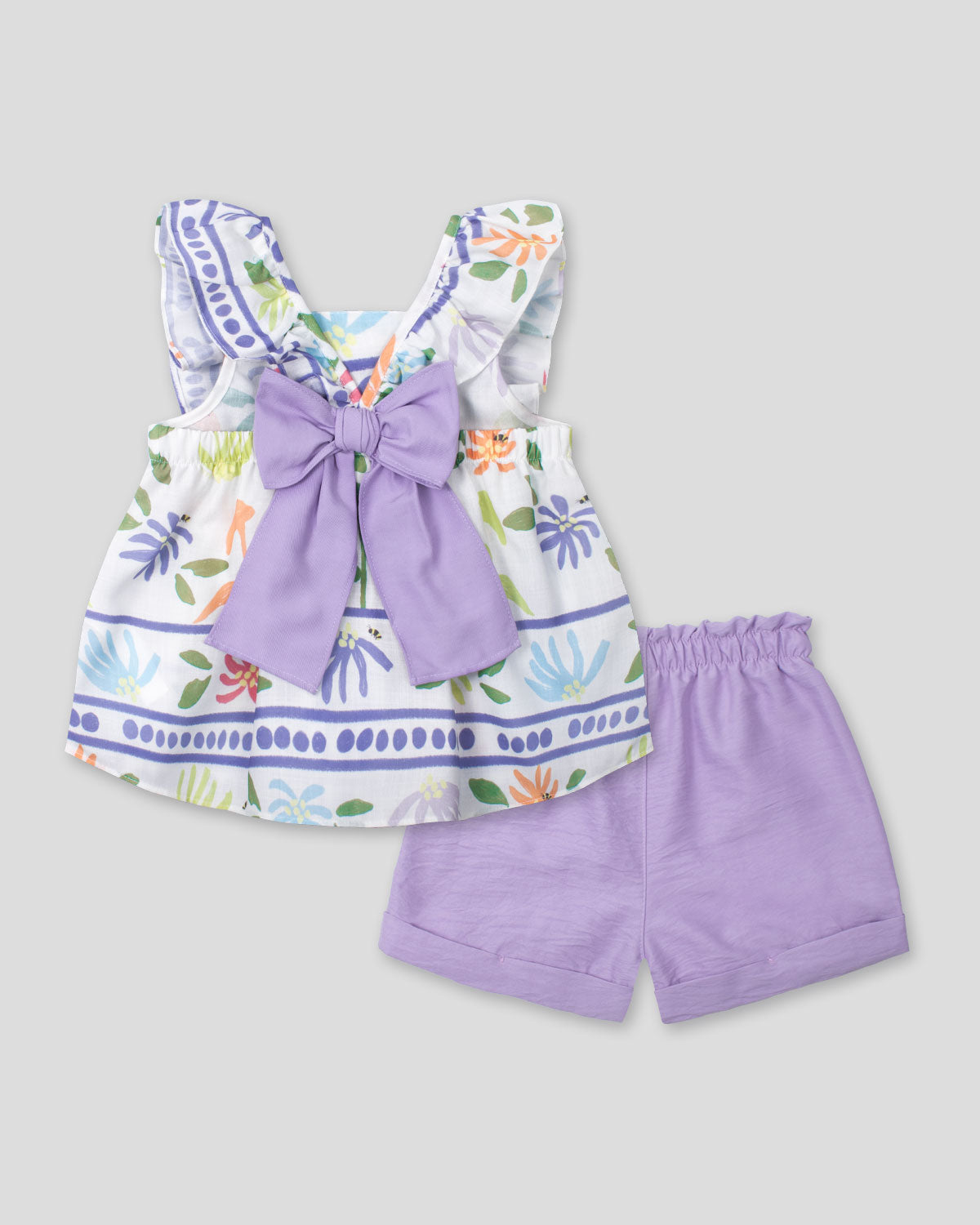 Conjunto blusa estampada de mangas con boleros, moño en espalda y short lila en para niña