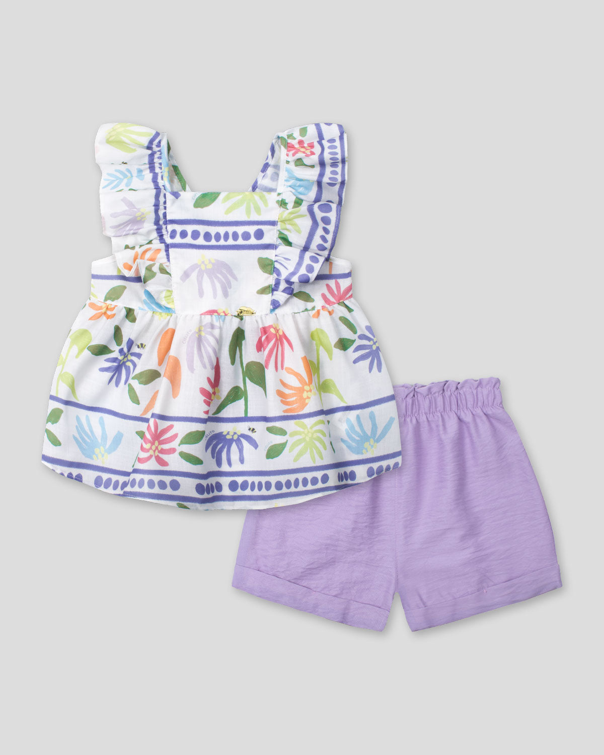 Conjunto blusa estampada de mangas con boleros, moño en espalda y short lila en para niña