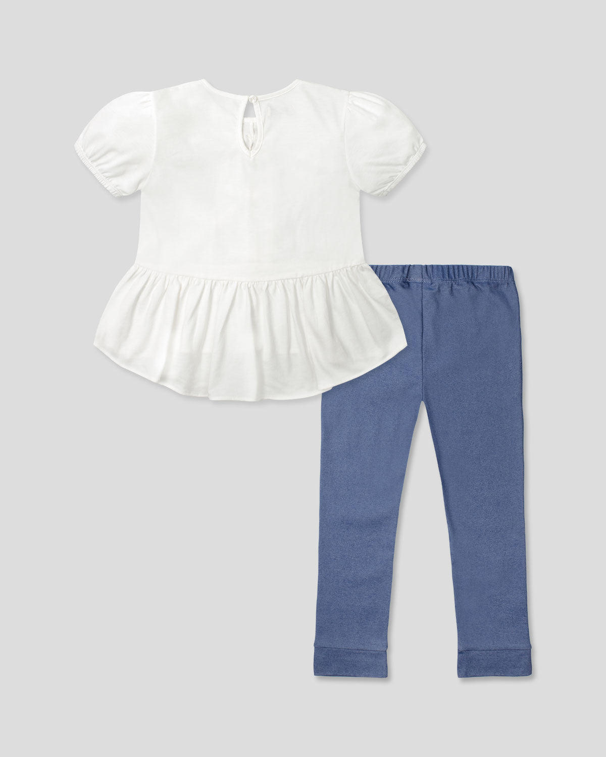 Conjunto blusa blanca con detalle de moñitos, terminado en bolero y leggins azul para niña