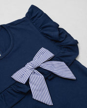 Conjunto blusa azul con bolero, moño de rayas y leggins blanco para niña