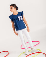 Conjunto blusa azul con bolero, moño de rayas y leggins blanco para niña