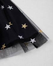 Conjunto camiseta blanca con moño y falda negra en tul con estrellas para niña