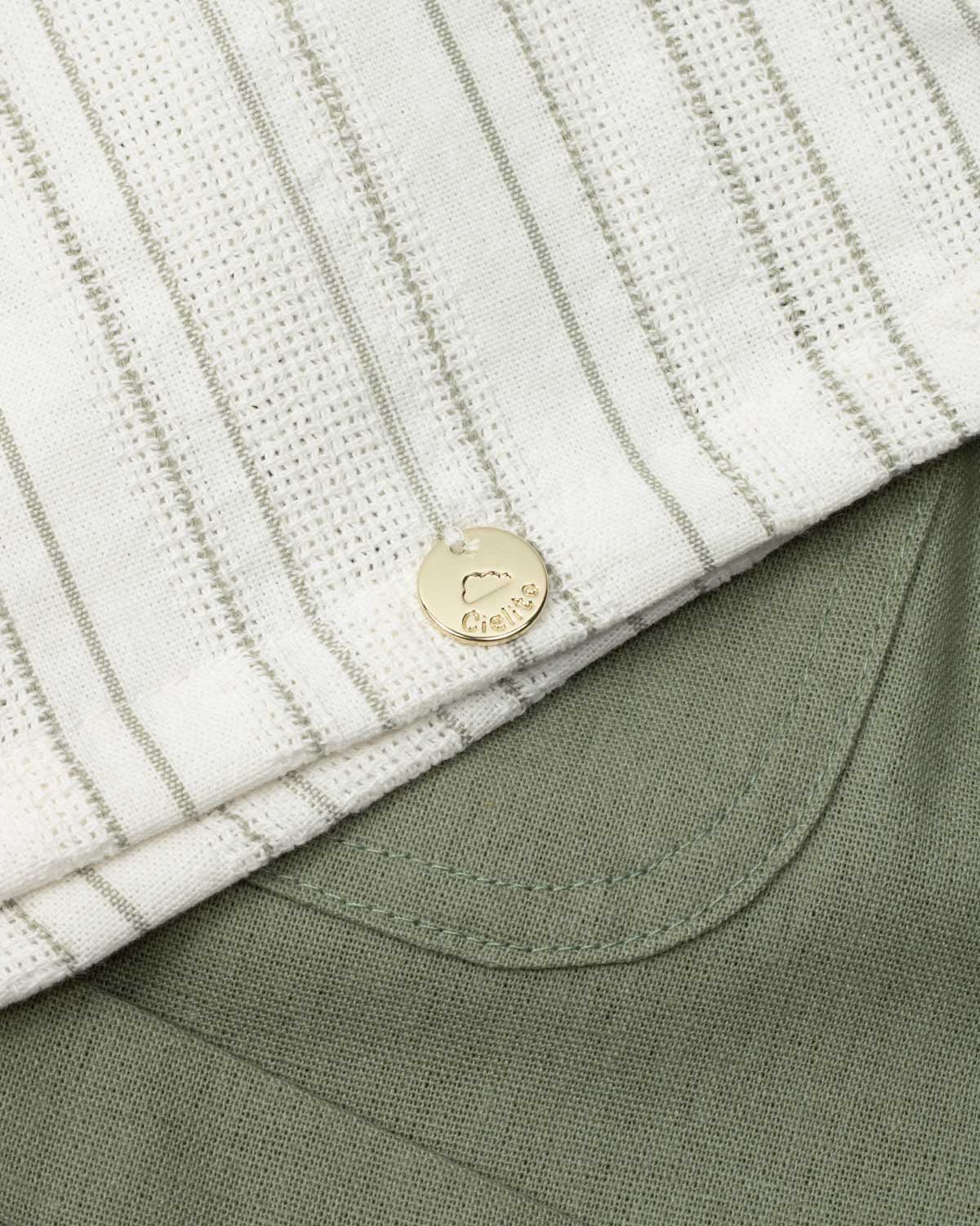 Conjunto en lino de blusa con moño en hombro y short verde para niña