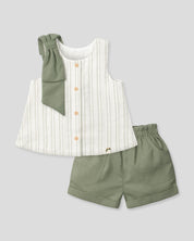 Conjunto en lino de blusa con moño en hombro y short verde para niña