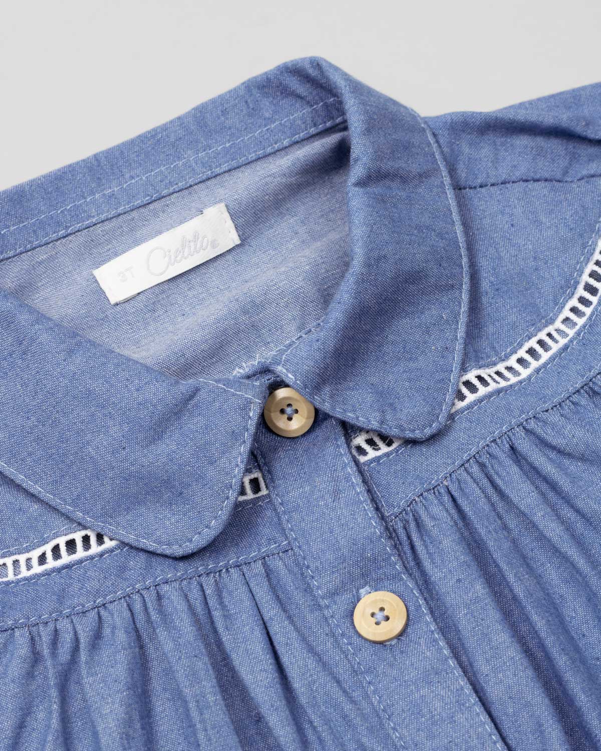 Blusa en chambray con botones para niña