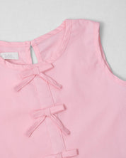 Blusa rosa con detalle de moñitos y bolero para niña