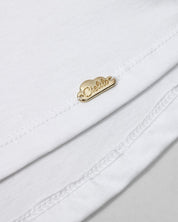 Camiseta blanca con estampado de corazones y moño en hombro de rayas lila para niña