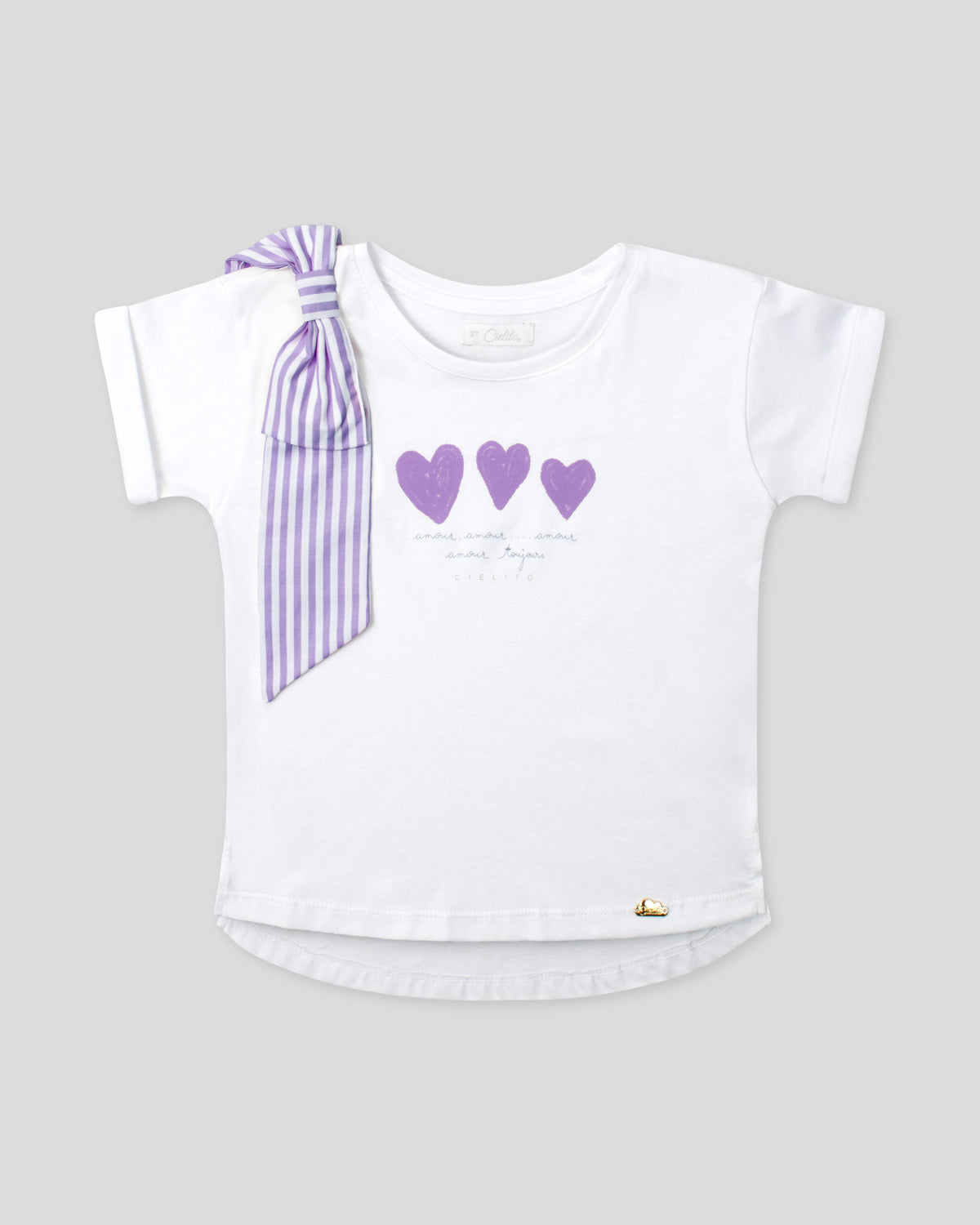 Camiseta blanca con estampado de corazones y moño en hombro de rayas lila para niña