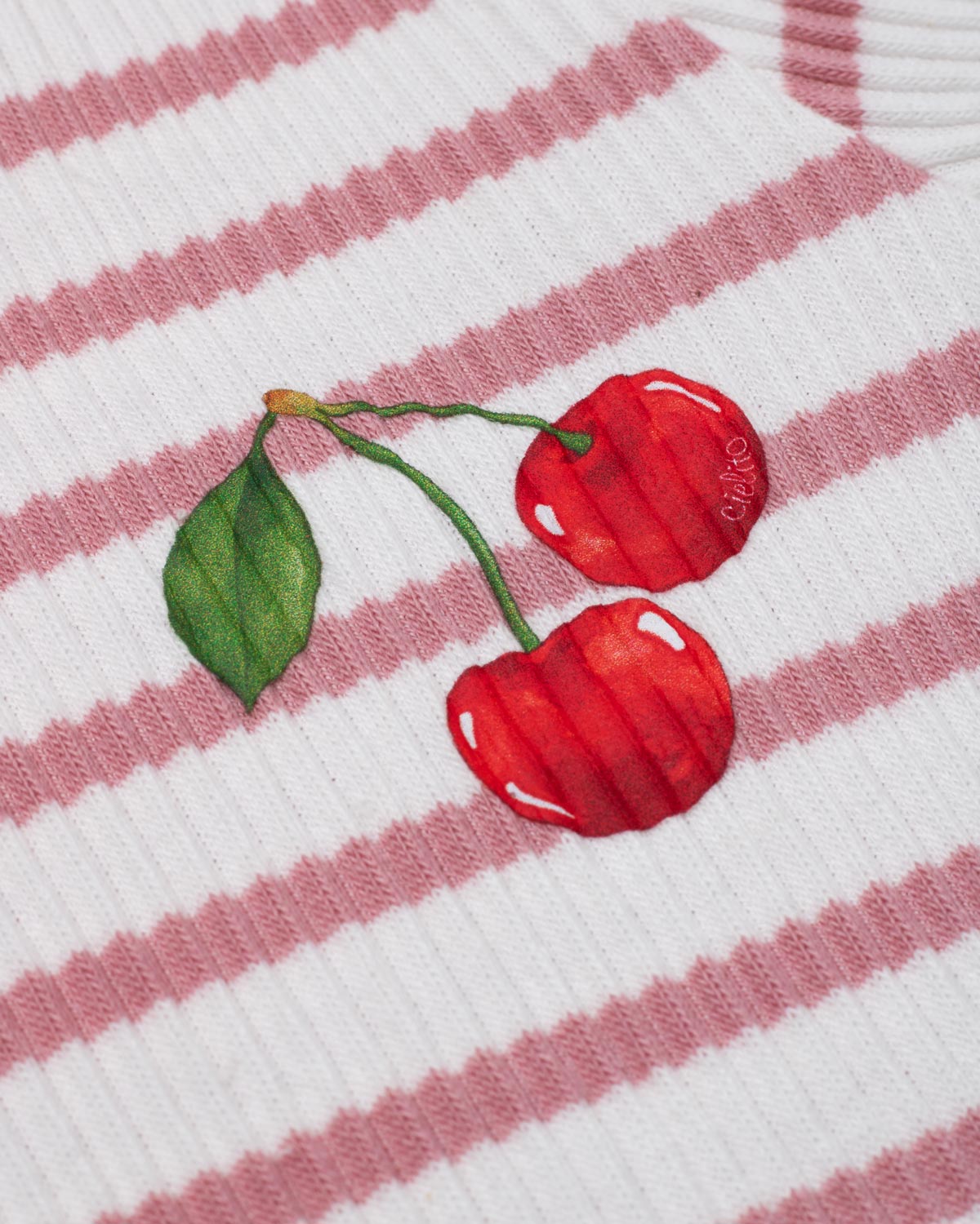 Blusa de rayas rosas con boleritos en mangas y estampado de cerezas para niña