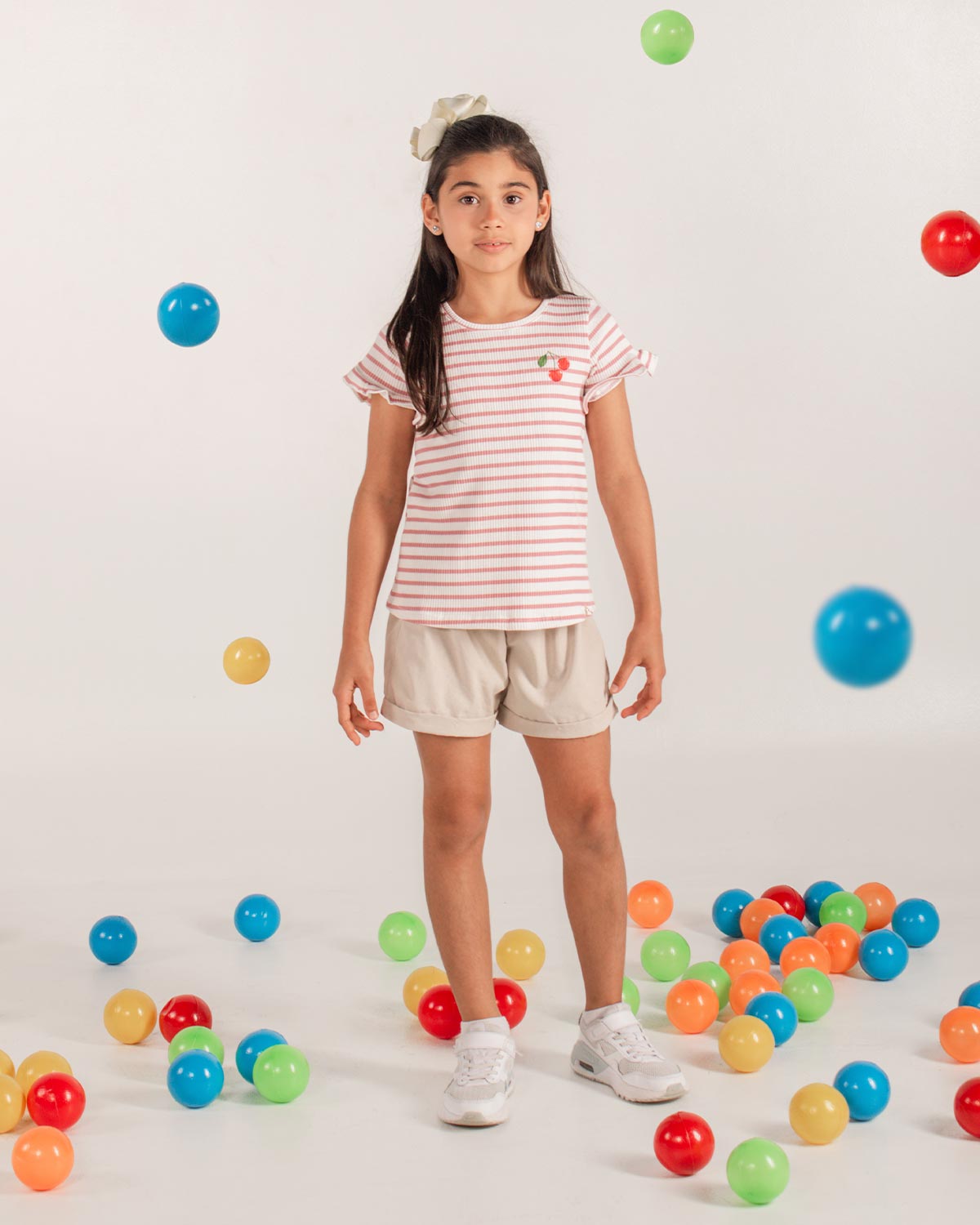 Blusa de rayas rosas con boleritos en mangas y estampado de cerezas para niña