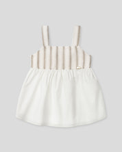 Blusa en lino con textura tejida y moño en espalda para niña