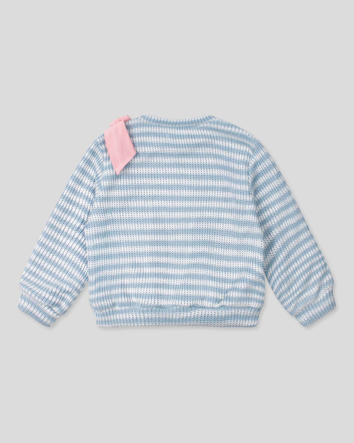Saco en tela tejita blanco y azul con moño rosado para niña