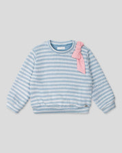 Saco en tela tejita blanco y azul con moño rosado para niña