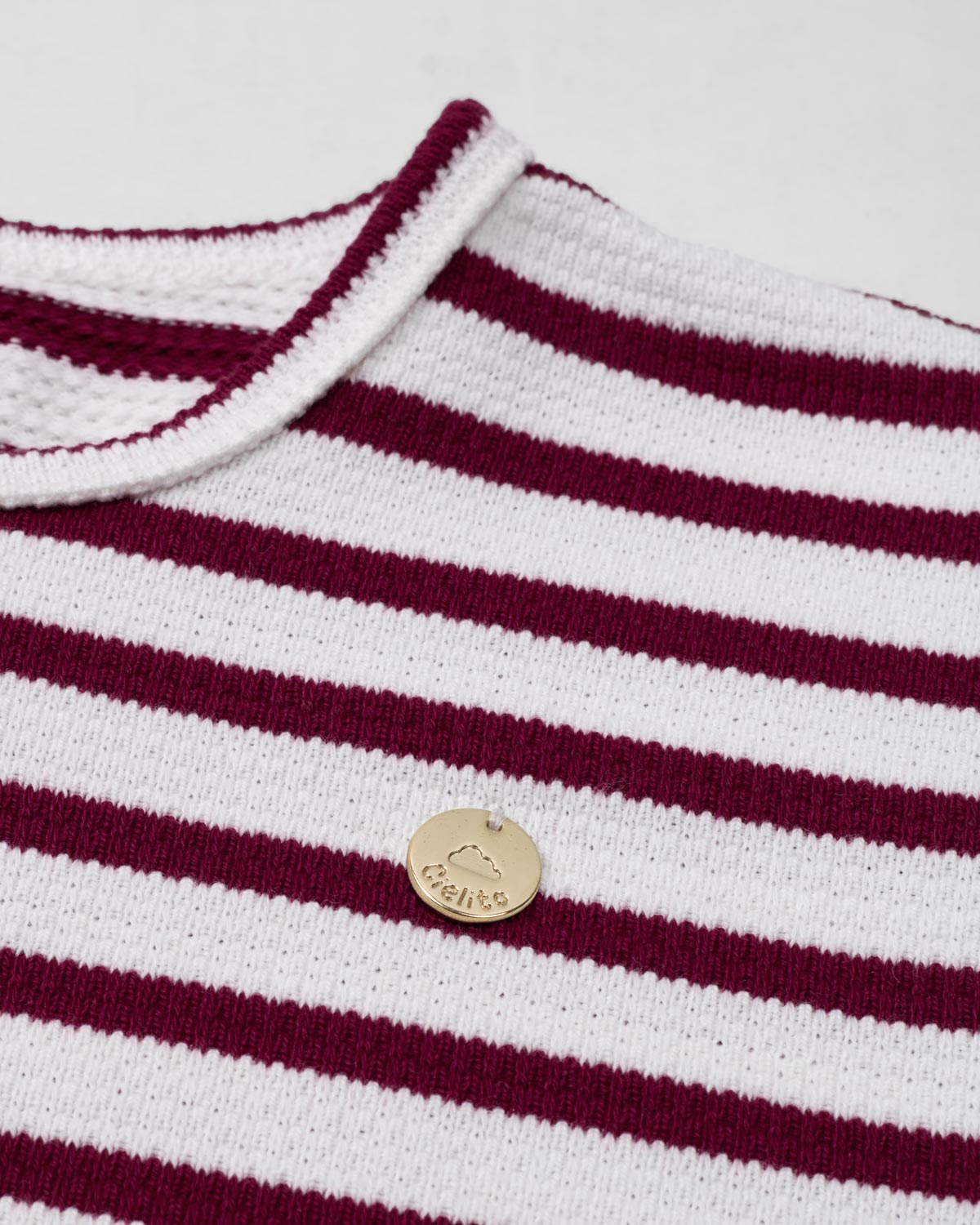 Camiseta blanca de rayas rojas con nudo para niña