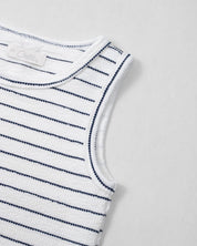 Blusa manga sisa blanca con líneas y moño rosa en hombro para niña