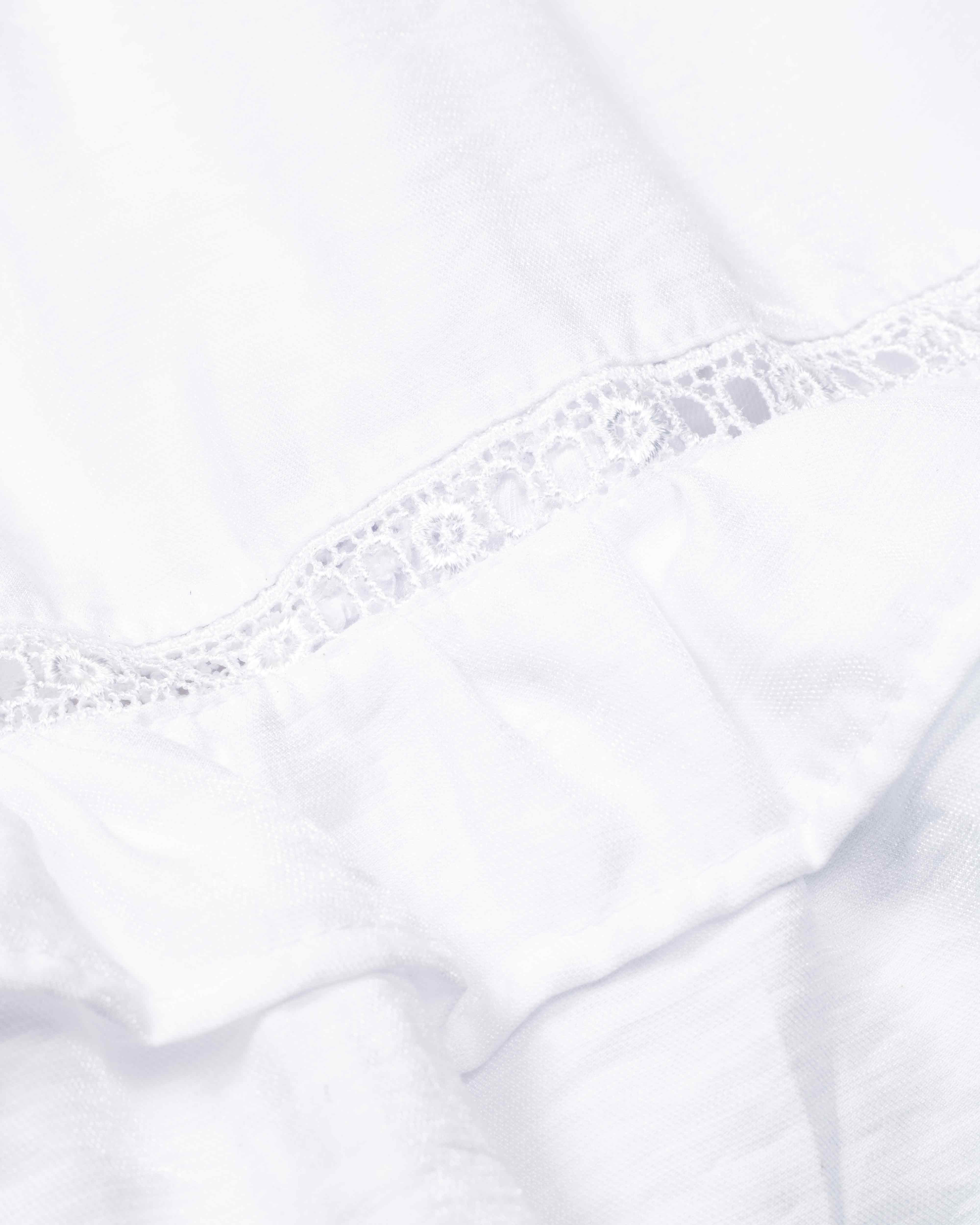 Vestido blanco con boleros y detalle de hoja rota para niña