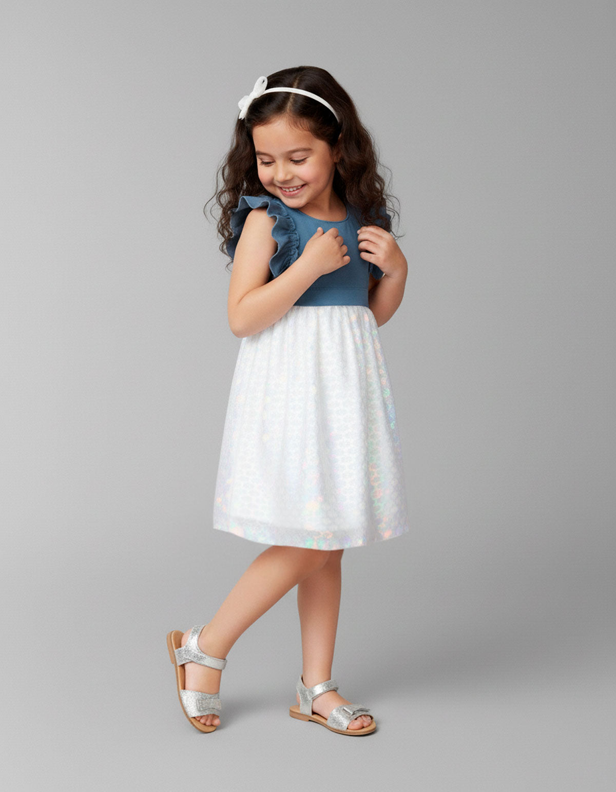 Vestido azul con falda blanca y tul con estampado tornasol para