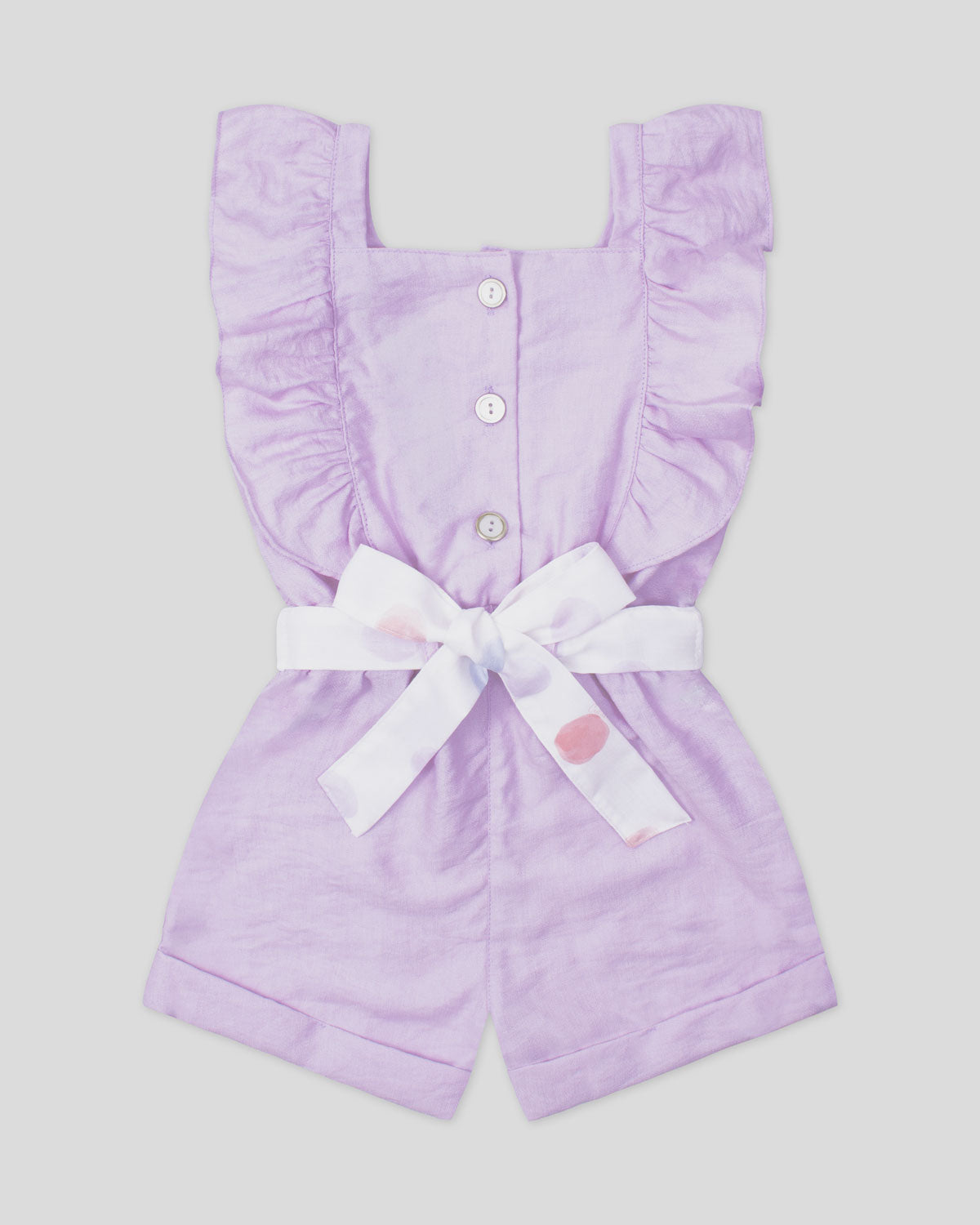 Enterizo corto lila con botones, boleros en manda y detalle de cinturón estampado para niña