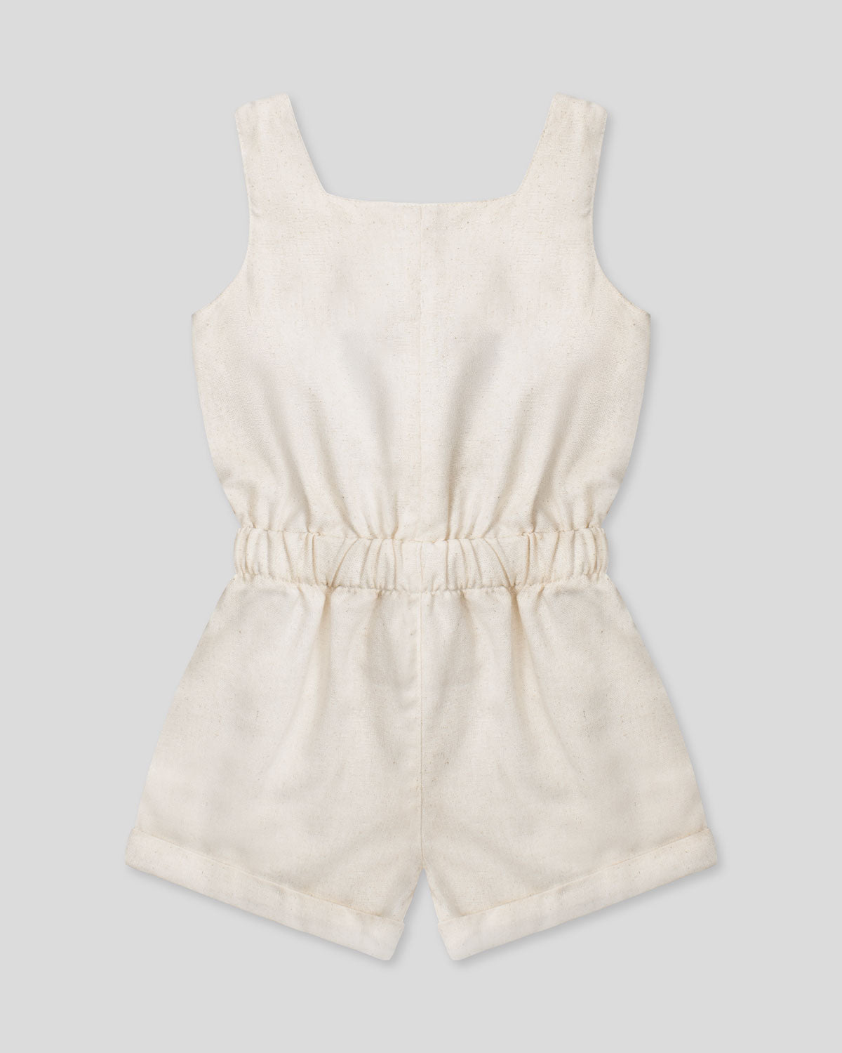 Enterizo en lino con botonadura y cinturón estampado para niña