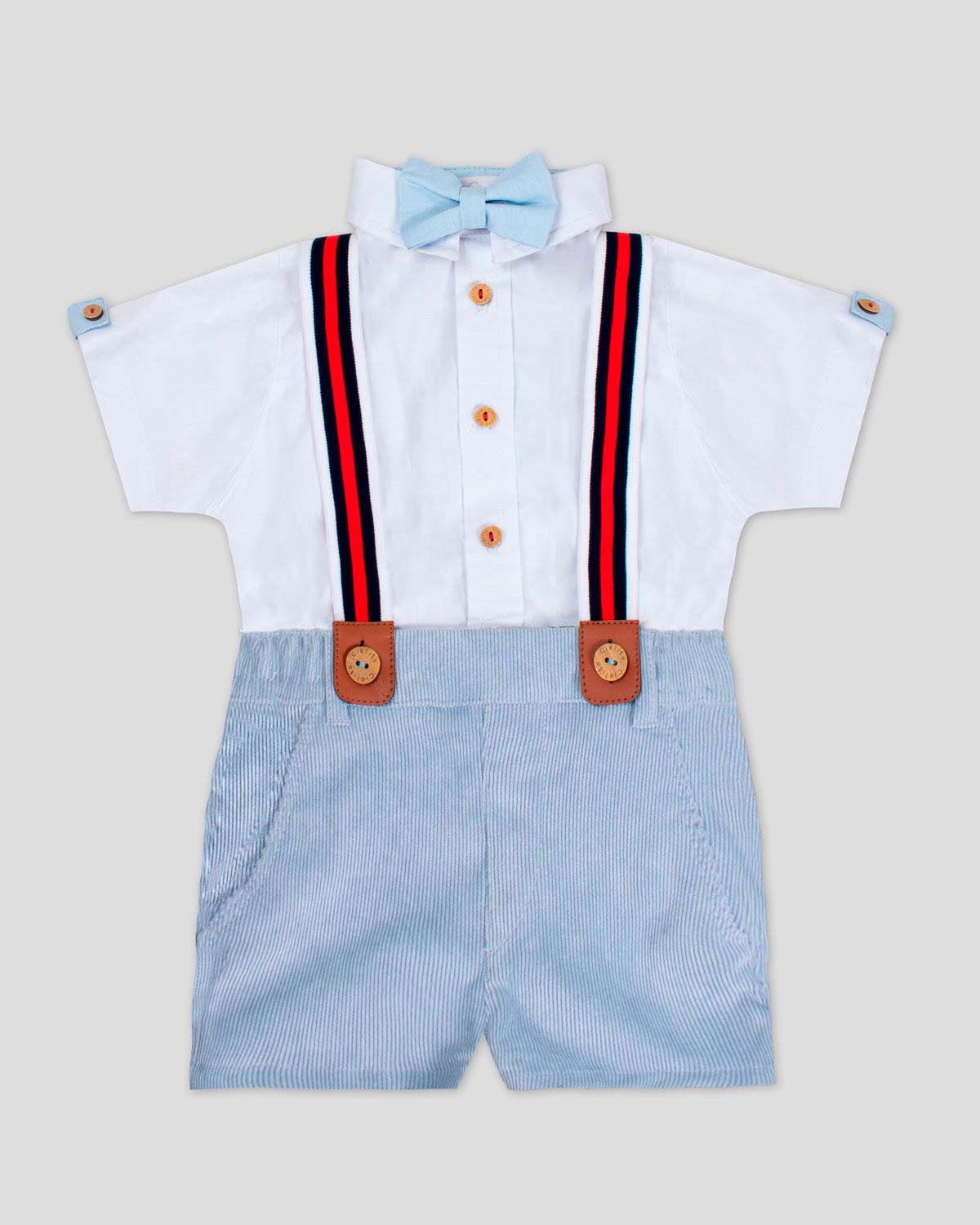 Conjunto camisa blanca tipo body con short azul y cargaderas para bebé niño