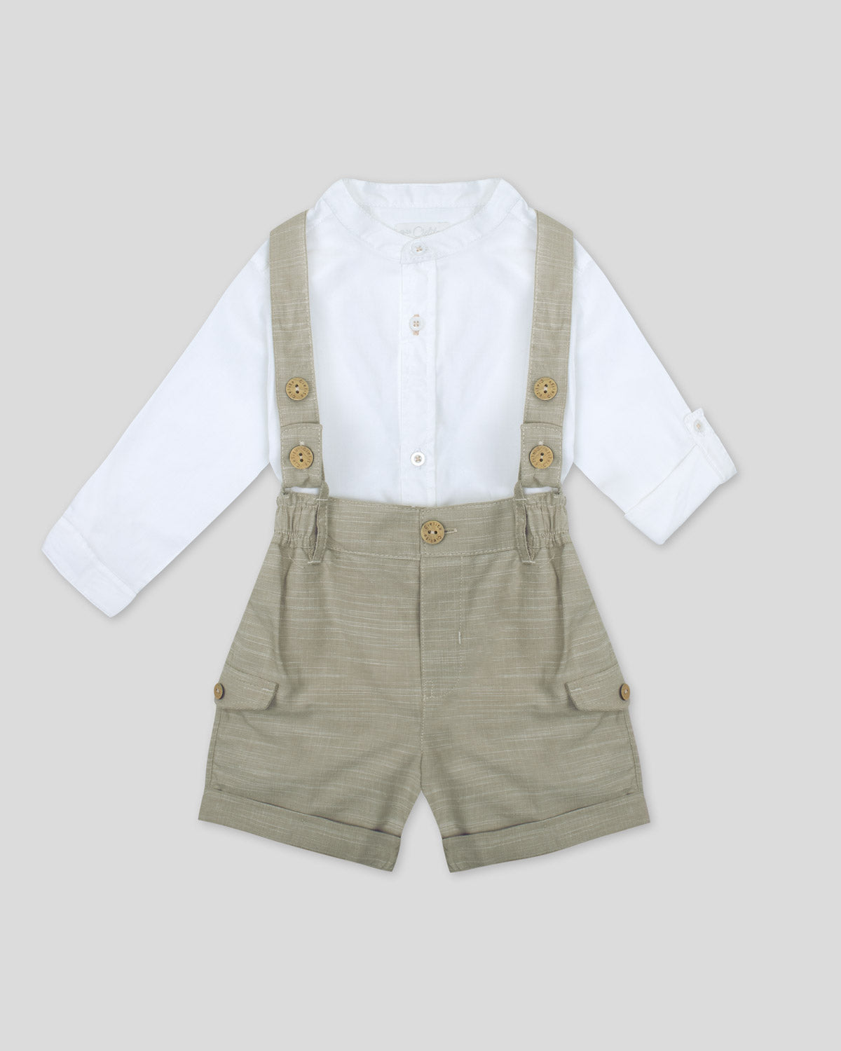 Conjunto camisa blanca manga larga tipo body y short beige con cargaderas para bebé niño