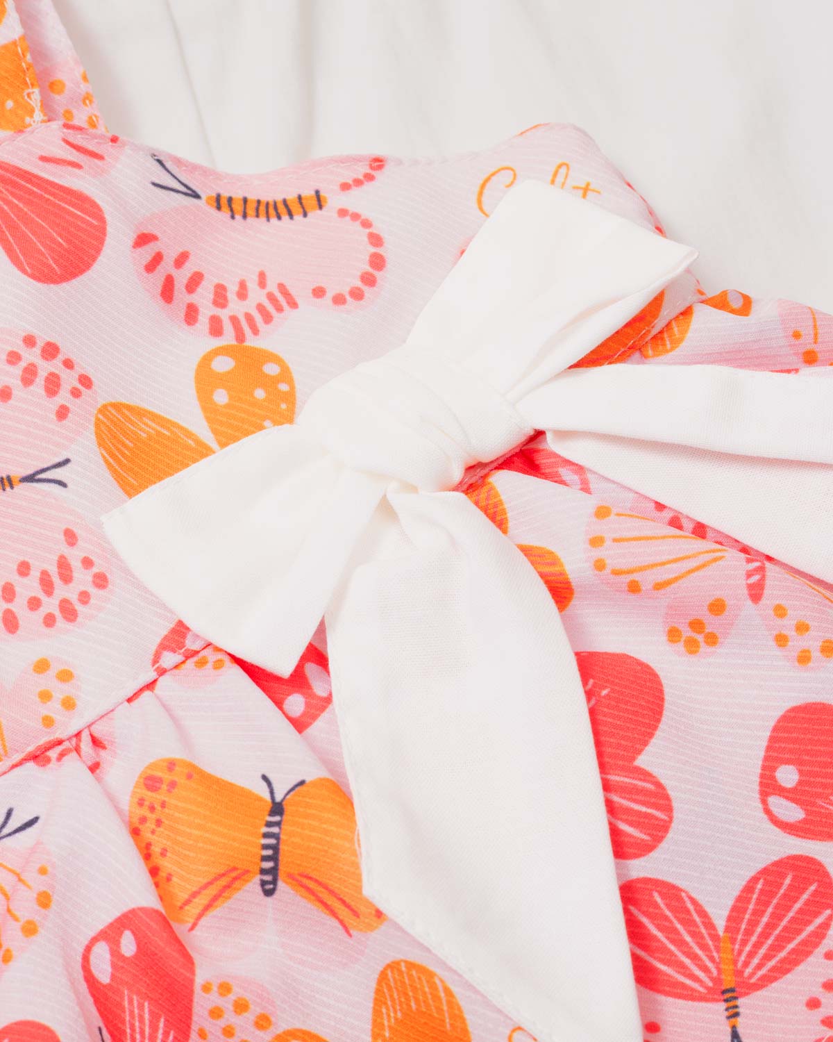 Conjunto blusa con estampado de mariposas, moño blanco y leggins blanco para bebé niña