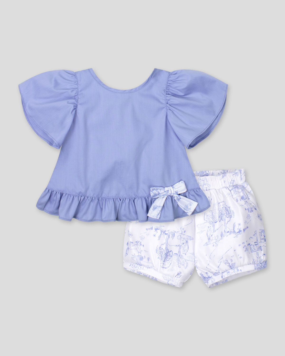 Conjunto blusa azul con boleros, detalle de moño y short estampado para bebé niña