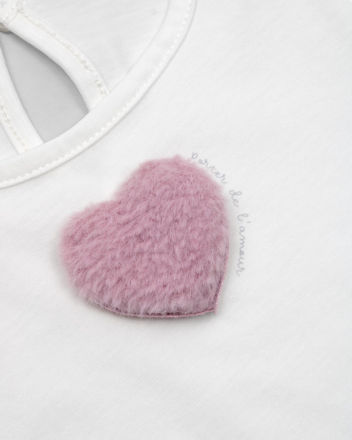 Conjunto camiseta blanca con corazón y short rosa para bebé niña
