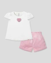 Conjunto camiseta blanca con corazón y short rosa para bebé niña