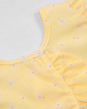 Conjunto blusa amarilla con estampado de flores, moño y short azul para bebé niña