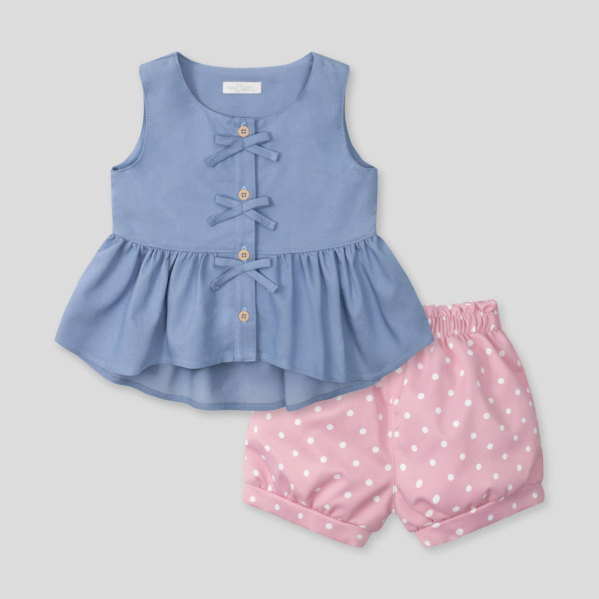 Conjunto blusa azul con moñitos y short rosa con estampado para bebé niña