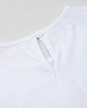 Conjunto blusa blanca con estampado de conejitos y short estampado para bebé niña