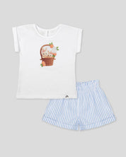 Conjunto camiseta blanca con estampado de conejitos y short de líneas azules para bebé niña