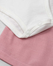 Conjunto blusa con conejito estampado y short rosa para bebé niña